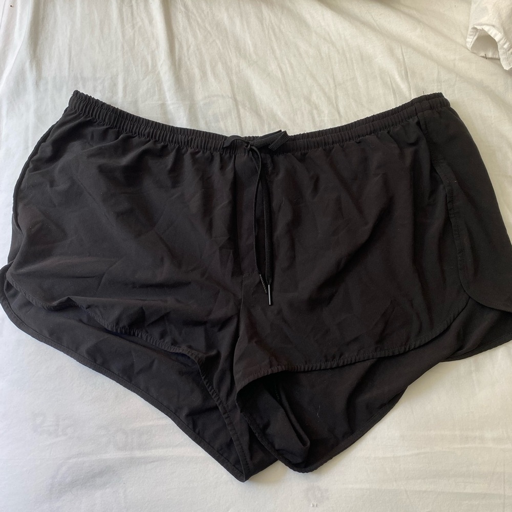 Community shorts, size L